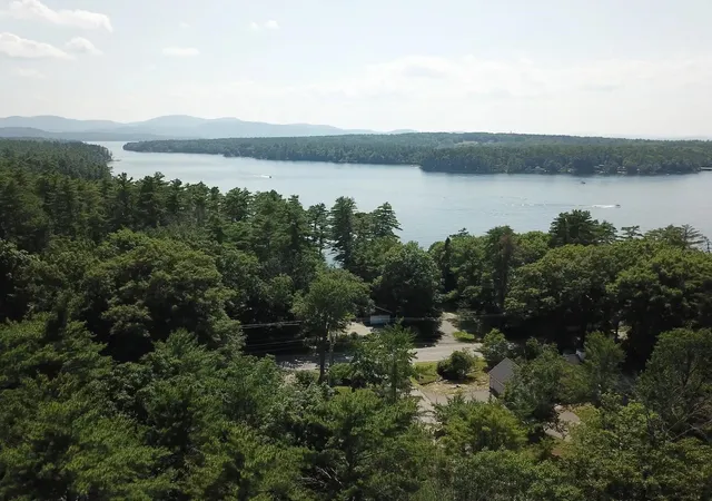 Photo 2 of Single family home for sale at 5 Robin Acres Dr, Wolfeboro, NH 03894 | MLS# 5099090 | Listing updated on 2026-09-09