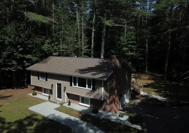 Photo 2 of Single family home for sale at 5 Robin Acres Dr, Wolfeboro, NH 03894 | MLS# 5099090 | Listing updated on 2026-09-09