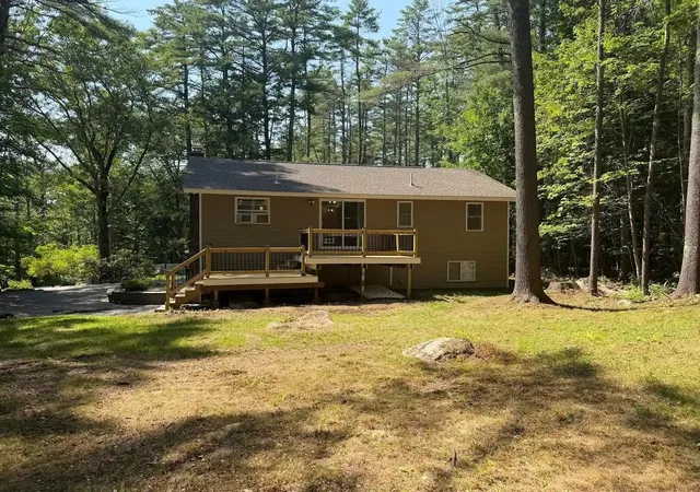 Photo 4 of Single family home for sale at 5 Robin Acres Dr, Wolfeboro, NH 03894 | MLS# 5099090 | Listing updated on 2026-09-09