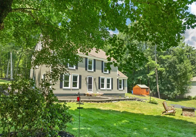 Photo 3 of Single family home for sale at 47 White Plains Ave, Londonderry, NH 03053 | MLS# 5099106 | Listing updated on 2026-07-12