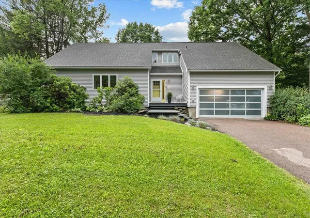 1st image of 32 Tracy Ln, Shelburne, VT 05482 | MLS# 5099114