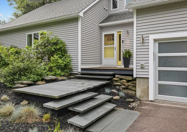 2nd image of 32 Tracy Ln, Shelburne, VT 05482 | MLS# 5099114