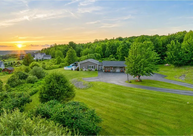 2nd image of 4 Sleepy Hollow Rd, Essex, VT 05452 | MLS# 5099266