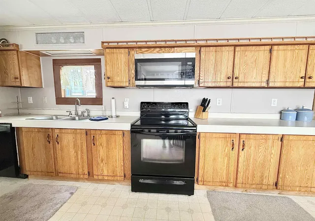 Photo 3 of Manufactured home for sale at 9 Billings Mobile Manor, Rutland City, VT 05701 | MLS# 5099276 | Listing updated on 2026-09-21