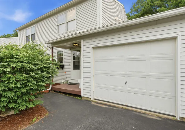 Photo 3 of Townhouse for sale at 93 Hollow Creek Dr #3, Colchester, VT 05446 | MLS# 5099341 | Listing updated on 2026-09-18
