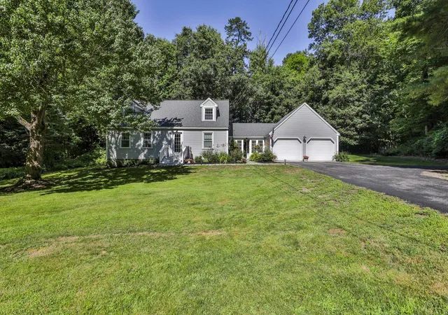 2nd image of 24 Beaver Brook Cir, Amherst, NH 03031 | MLS# 5099372