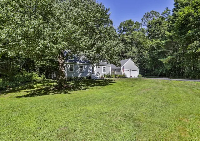 4th image of 24 Beaver Brook Cir, Amherst, NH 03031 | MLS# 5099372