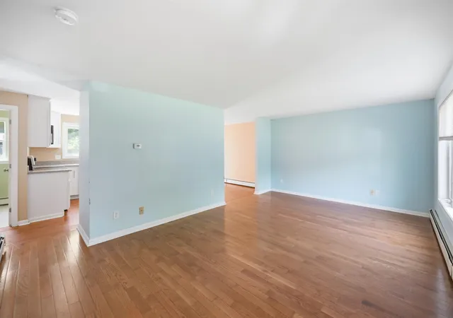Photo 3 of Townhouse for sale at 9 Crane Crossing Rd #5-1, Plaistow, NH 03865 | MLS# 5099435 | Listing updated on 2026-07-19