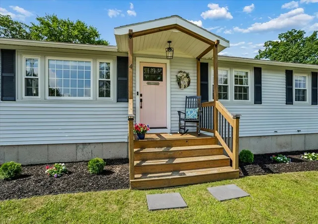 2nd image of 4 Sprucewood Ave, Nashua, NH 03062 | MLS# 5099492