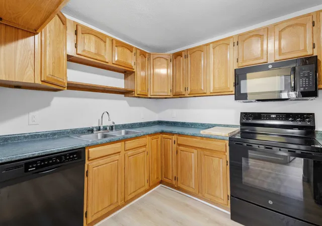 Homes for sale in Concord, NH | 128 Loudon Rd #10F, Concord, NH 03301 | MLS# 5099497