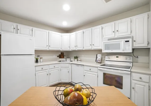 Photo 3 of Condo for sale at 14 Turnbuckle Ln #8, Merrimack, NH 03054 | MLS# 5099504 | Listing updated on 2026-07-16