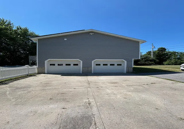 Photo 3 of Single family home for sale at 31 Hillside Dr Dr, Williston, VT 05495 | MLS# 5099524 | Listing updated on 2026-09-05