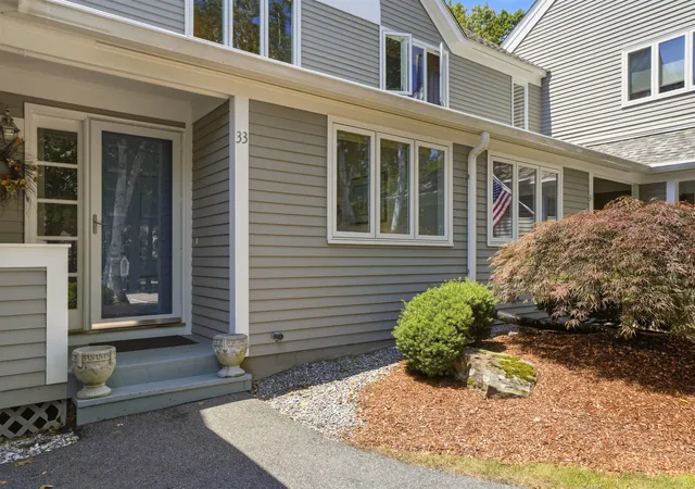 2nd image of 33 Larkspur Ct #123, Nashua, NH 03062 | MLS# 5099527