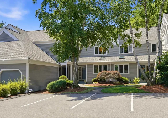 3rd image of 33 Larkspur Ct #123, Nashua, NH 03062 | MLS# 5099527