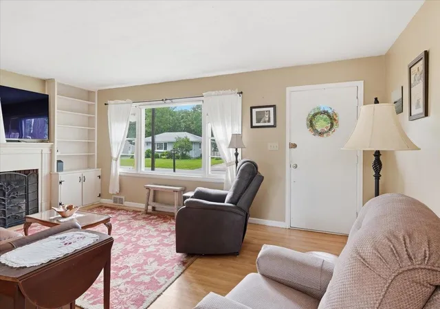3rd image of 17 Rotunda Ave, Essex Junction, VT 05452 | MLS# 5099549