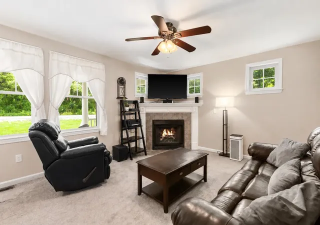 Photo 3 of Single family home for sale at 33 Cider St, Epping, NH 03042 | MLS# 5099607 | Listing updated on 2026-08-30