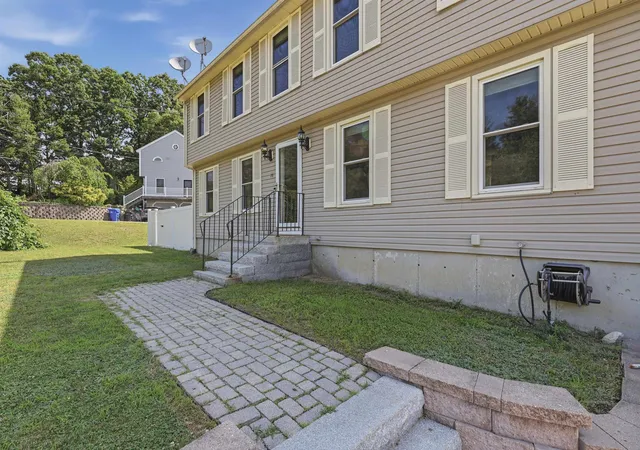 2nd image of 28 Rangers Dr, Hudson, NH 03051 | MLS# 5099634