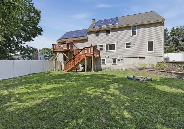 3rd image of 28 Rangers Dr, Hudson, NH 03051 | MLS# 5099634