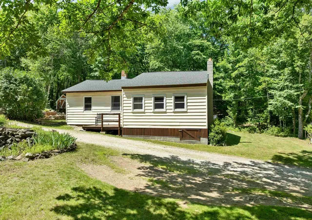 Homes for sale in Hooksett, NH | 30 Roy Rd, Hooksett, NH 03106 | MLS# 5099665