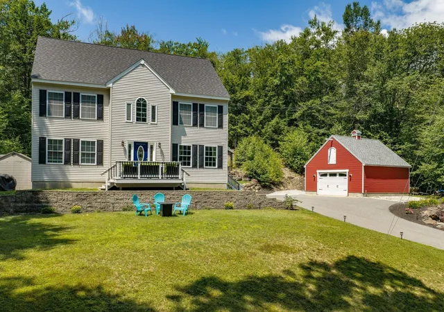 Photo 3 of Single family home for sale at 8 Lancelot Rd, Farmington, NH 03835 | MLS# 5099704 | Listing updated on 2026-09-17