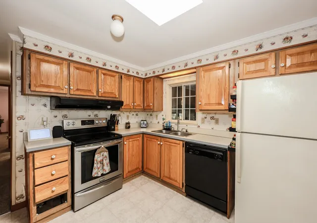 Homes for sale in Loudon, NH | 2 Elm Pl, Loudon, NH 03307 | MLS# 5099714