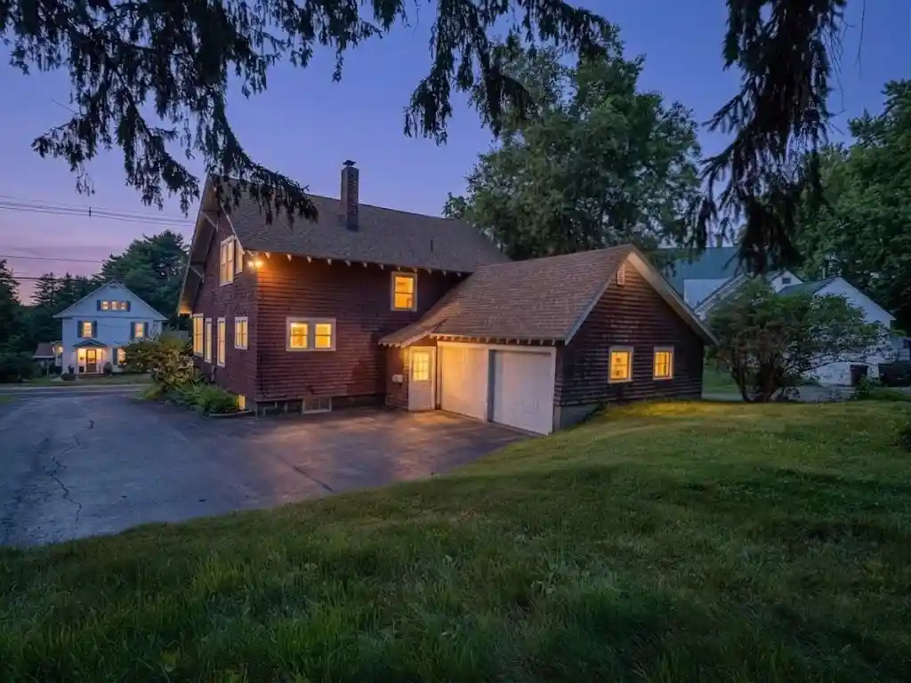 Photo 2 of Single family home for sale at 260 Pleasant St, Claremont, NH 03743 | MLS# 5099720 | Listing updated on 2026-10-27