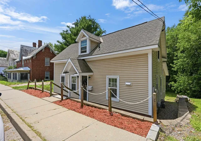 1st image of 194 Malletts Bay Ave, Winooski, VT 05404 | MLS# 5099728