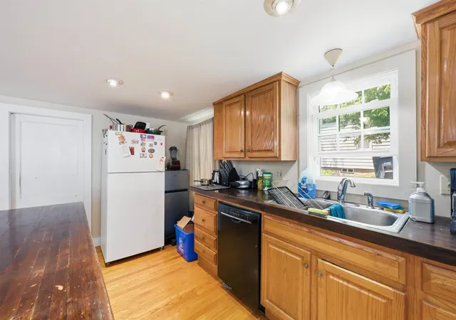 4th image of 194 Malletts Bay Ave, Winooski, VT 05404 | MLS# 5099728