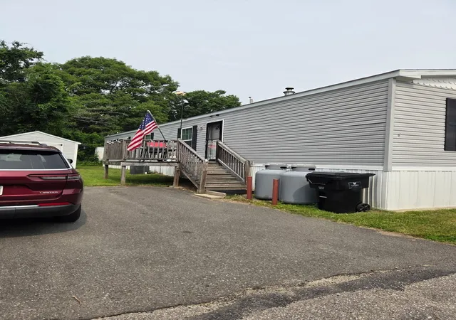 1st image of 4 Mobile Dr Dr, Hudson, NH 03051 | MLS# 5099729