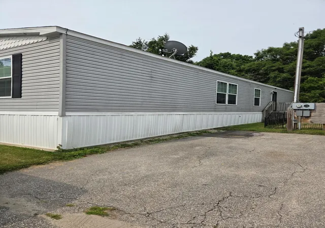 2nd image of 4 Mobile Dr Dr, Hudson, NH 03051 | MLS# 5099729