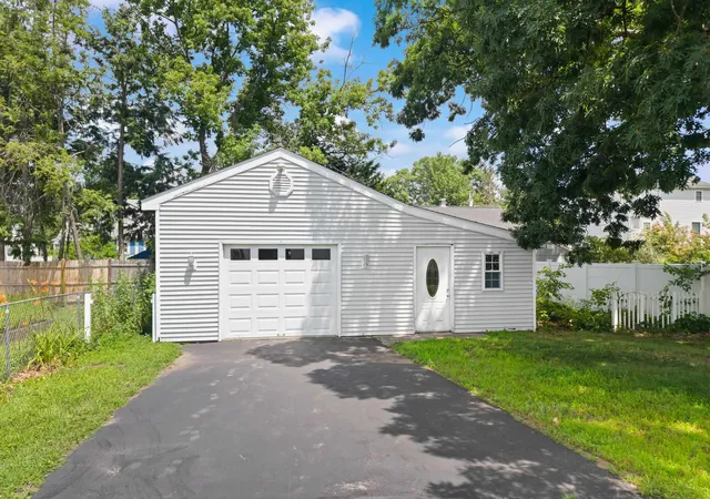 4th image of 196 Dewey St, Manchester, NH 03103 | MLS# 5099730
