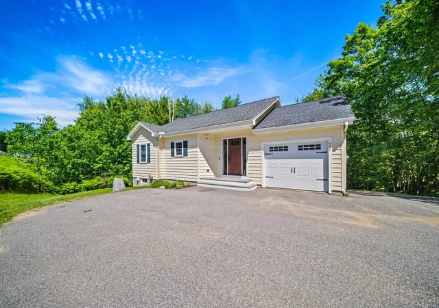Homes for sale in Tilton, NH | 589 Laconia Rd, Tilton, NH 03276 | MLS# 5099759