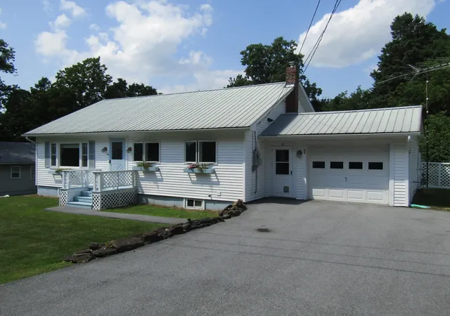 2nd image of 25 Stanley Ct, St. Albans City, VT 05478 | MLS# 5099773
