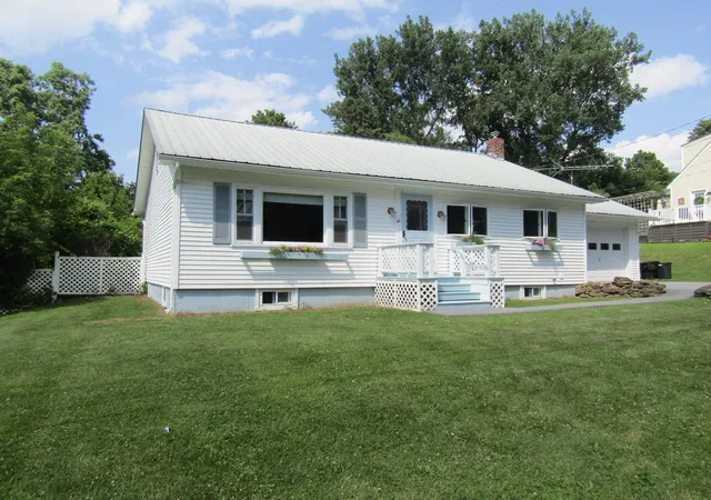 3rd image of 25 Stanley Ct, St. Albans City, VT 05478 | MLS# 5099773
