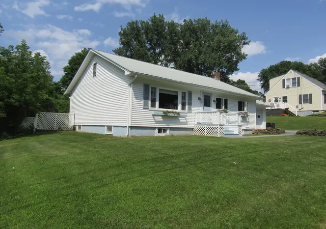 4th image of 25 Stanley Ct, St. Albans City, VT 05478 | MLS# 5099773