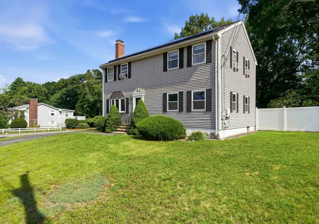 2nd image of 22 Colonial Dr, Salem, NH 03079 | MLS# 5099793