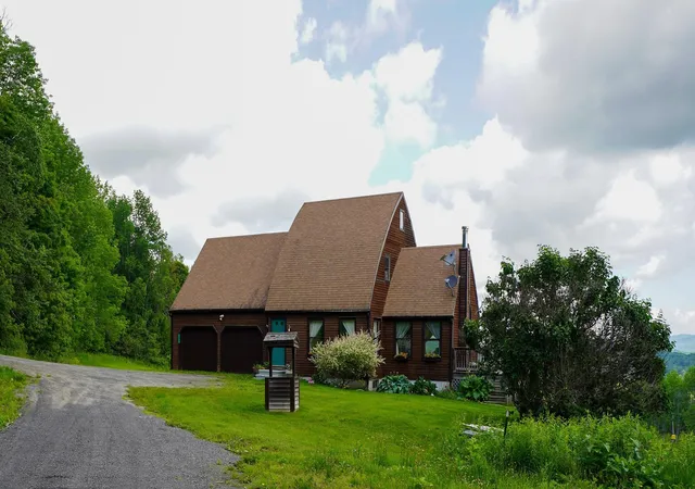 Photo 2 of Single family home for sale at 2124 Cold Hill Rd, Lyndonville, VT 05851 | MLS# 5099822 | Listing updated on 2026-09-17