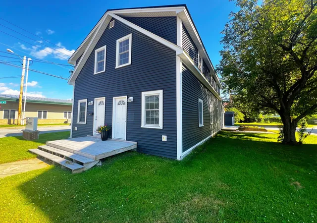 Photo 2 of Townhouse for sale at 170 Lake St, Saint Albans, VT 05478 | MLS# 5099879 | Listing updated on 2026-09-08