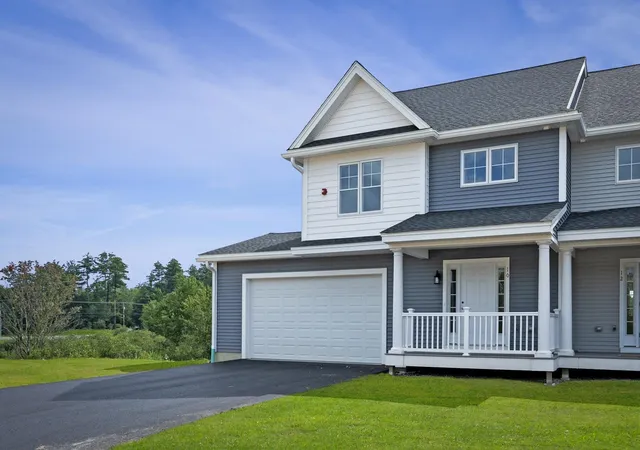 Photo 3 of Townhouse for sale at 66 Crestview Wy, Raymond, NH 03077 | MLS# 5099891 | Listing updated on 2026-09-16
