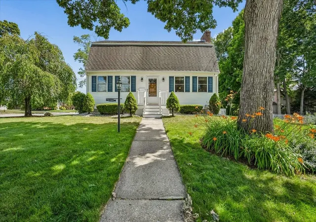 Photo 2 of Single family home for sale at 27 Lexington Ave, Manchester, NH 03104 | MLS# 5099936 | Listing updated on 2026-08-01