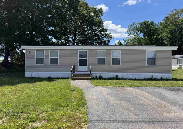 1st image of 301 Sherwood Gln, Somersworth, NH 03878 | MLS# 5099993
