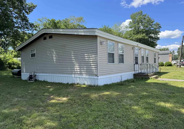2nd image of 301 Sherwood Gln, Somersworth, NH 03878 | MLS# 5099993