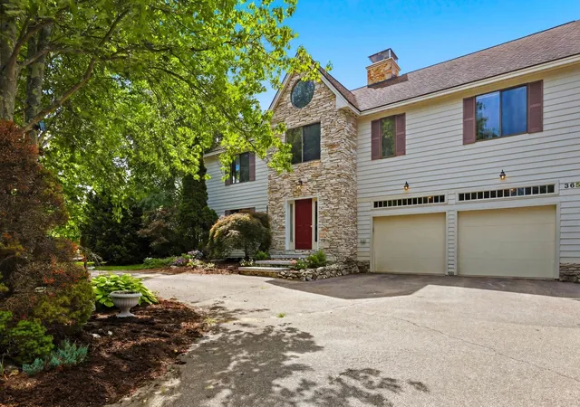 Photo 1 of Single family home for sale at 365 Kearney Cir, Manchester, NH 03104 | MLS# 5100008 | Listing updated on 2026-09-27