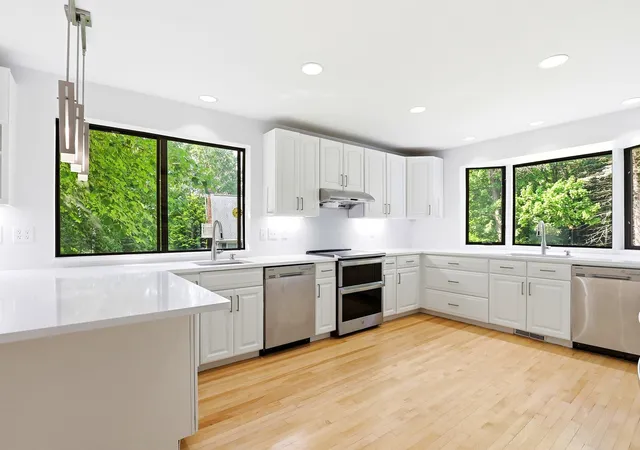 Photo 4 of Single family home for sale at 365 Kearney Cir, Manchester, NH 03104 | MLS# 5100008 | Listing updated on 2026-09-27