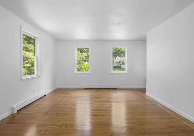 Photo 3 of Single family home for sale at 5 Huntington Pl, Hampton, NH 03842 | MLS# 5100021 | Listing updated on 2026-08-04