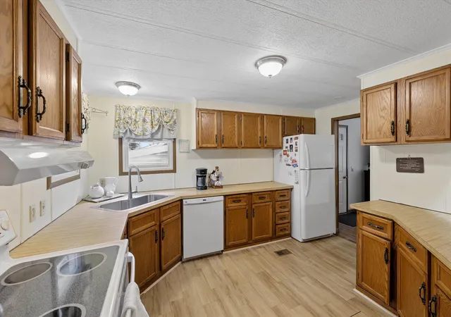 Photo 3 of Manufactured home for sale at 46 Edgewood Dr, Contoocook, NH 03229 | MLS# 5100027 | Listing updated on 2026-07-29