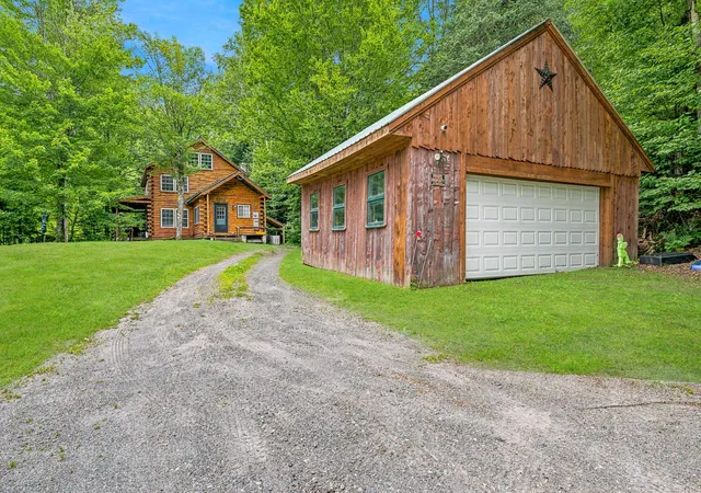 Photo 3 of Single family home for sale at 39 Simms Strm Rd, Colebrook, NH 03576 | MLS# 5100047 | Listing updated on 2026-08-24