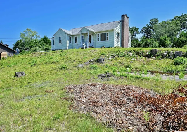 Photo 2 of Sale Pending at 115 Crosbie St, Manchester, NH 03104 | MLS# 5100080 | Listing updated on 2026-07-20