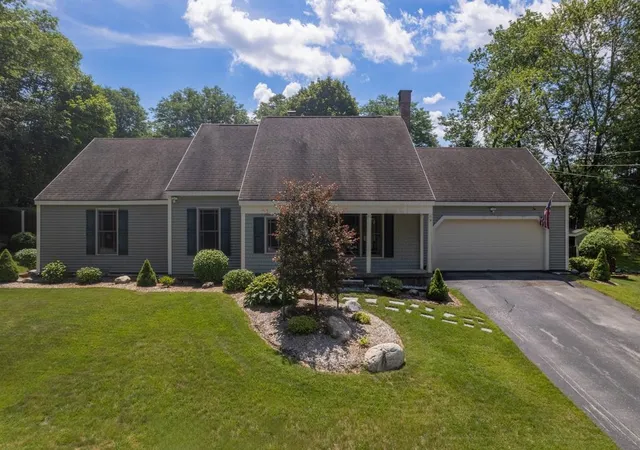 Photo 3 of Single family home for sale at 10 Catherine Dr, Rutland, VT 05701 | MLS# 5100088 | Listing updated on 2026-09-30