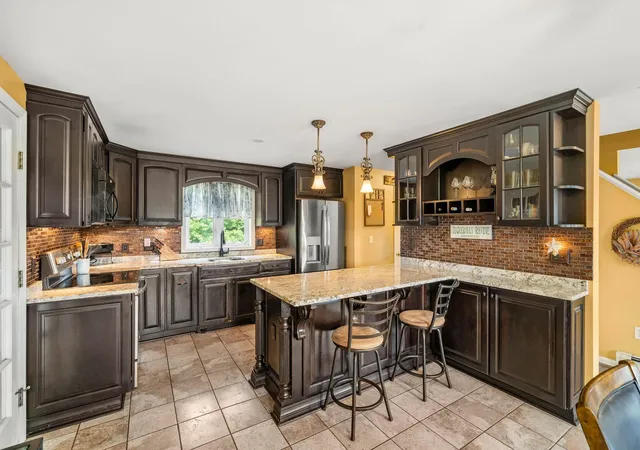 2nd image of 4 Squamscott Ave, Derry, NH 03038 | MLS# 5100091